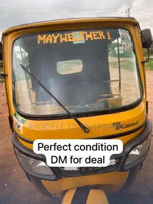 TVS King Cargo 2022 Yellow