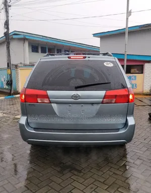 Toyota Sienna 2004 Gray