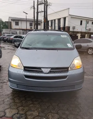 Toyota Sienna 2004 Gray