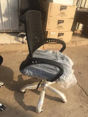 Brand New Mesh Office Swivel Chair (With Wheels)