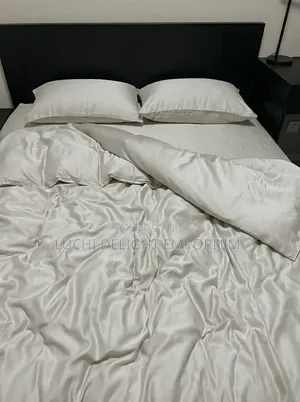 Luxurious Off-White Silk Duvet Bedsheet Pillowcase Set-6/6,6/7,7/7