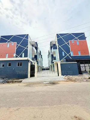 4bdrm Duplex in Inside An Estate, Allen Avenue for sale