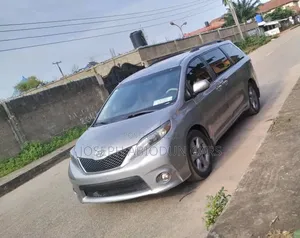 Toyota Sienna 2011 Gray