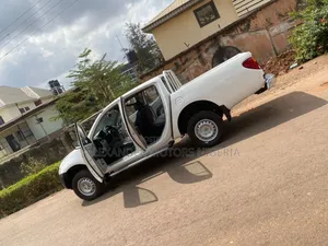 Mitsubishi L200 2005 White