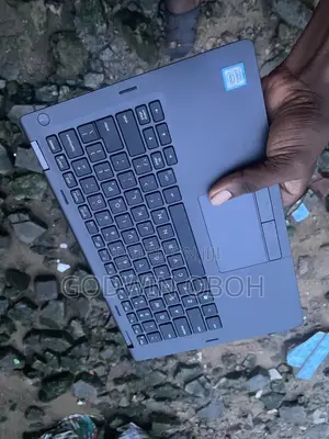 Laptop Dell Latitude 5300 2-in-1 8GB Intel Core i7 SSD 256GB