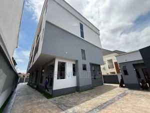 4bdrm Townhouse/Terrace in Apo Resettlement for sale