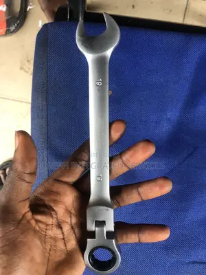 19mm Chrome Vanadium Flexible Head Ratchet Wrench.