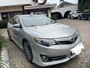 Toyota Camry SE 4dr Sedan (2.5L 4cyl 6A) 2014 Silver