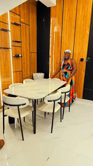 Luxurious Dining Table Set