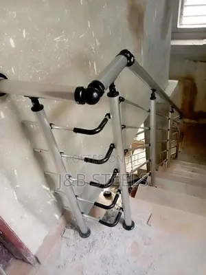 Mixed Aluminum Handrail Design