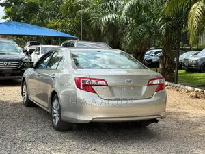 Toyota Camry LE 4dr Sedan (2.5L 4cyl 6A) 2014 Gold