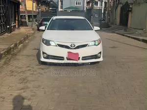 Toyota Camry SE 4dr Sedan (2.5L 4cyl 6A) 2014 White