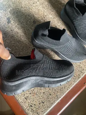 Shoe (Sneakers)
