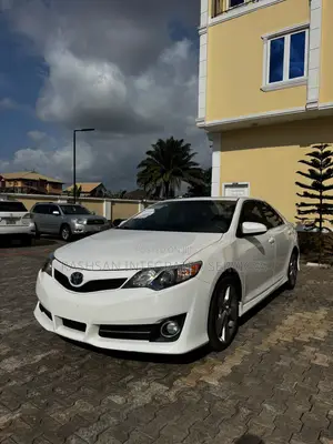 Toyota Camry SE 4dr Sedan (2.5L 4cyl 6A) 2012 White
