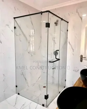 Walk-in Glass Shower Cubicle