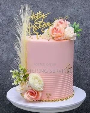 Beautiful Pocket Friendly Birthday Cake
