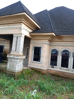 5bdrm Bungalow in Ojik Properties, Owerri for sale