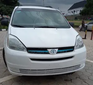 Toyota Sienna LE AWD 2005 White