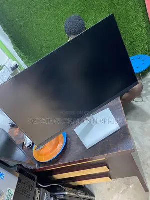 Dell Frameless Monitor With Type C