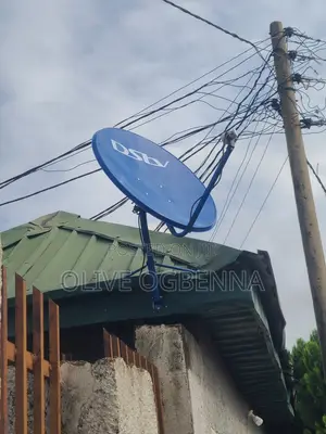 DsTv Satellite Dish With Decoder