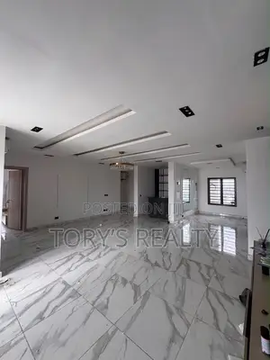 3bdrm Apartment in Lekki Phase 1 for rent