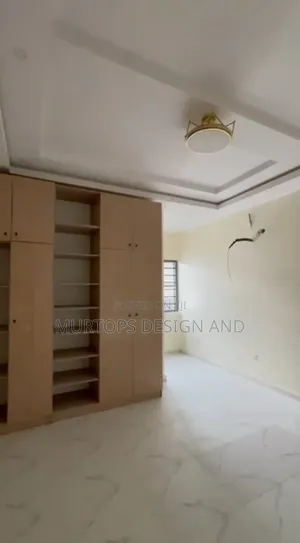 2bdrm Townhouse / Terrace in Lekki Phase 2 for rent