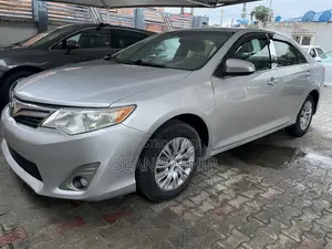 Toyota Camry LE 4dr Sedan (2.5L 4cyl 6A) 2013 Silver