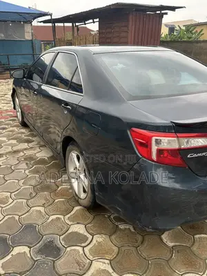 Toyota Camry SE 4dr Sedan w/Prod. End 11/13 (2.5L 4cyl 6A) 2014 Blue