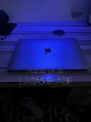 Laptop Apple MacBook Pro 2022 M2 8GB Apple M2 HDD 256GB