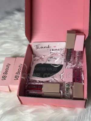Lipgloss Set and Strip Lashes