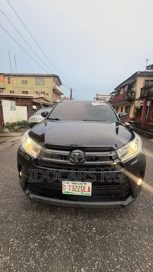Toyota Highlander SE 4x4 V6 (3.5L 6cyl 8A) 2018 Black