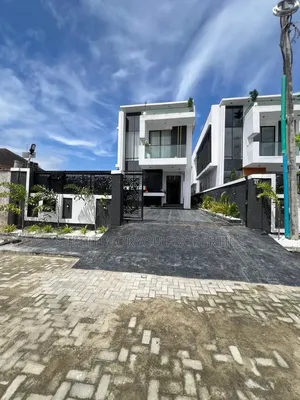 5bdrm House in Lekki Phase 1 for sale
