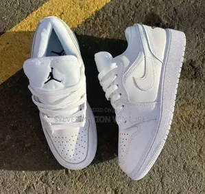 Nike Ir Jordan 1 Low Triple White