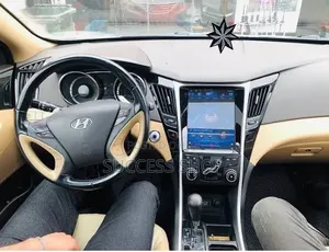 Hyundai Sonata 2011-2015 Tesla Android Screen