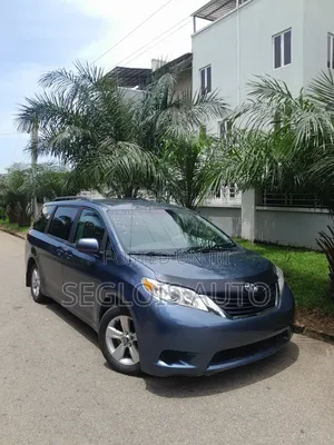 Toyota Sienna 2014 Blue