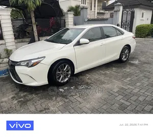 Toyota Camry SE 4dr Sedan (2.5L 4cyl 6A) 2015 White