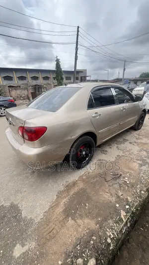 Toyota Corolla LE 2005 Gold