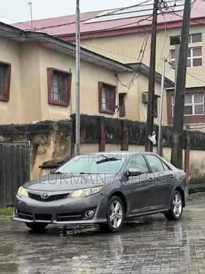 Toyota Camry SE 4dr Sedan (2.5L 4cyl 6A) 2014 Gray