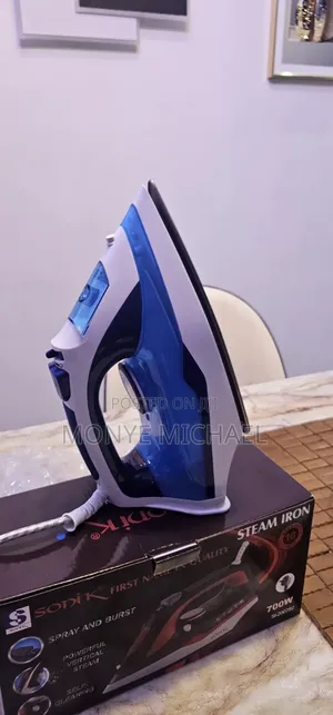 Steam Iron AC/Dc 700watts