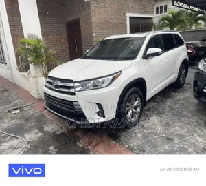 Toyota Highlander XLE 4dr SUV AWD (3.5L 6cyl 6A) 2015 White