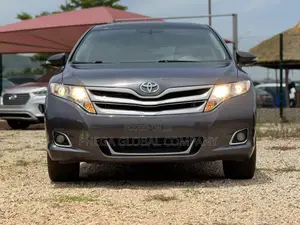 Toyota Venza XLE 4dr Wagon AWD (2.7L 4cyl 6A) 2014 Gray