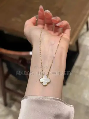 White Flower Necklace