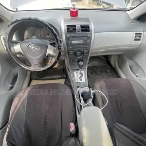 Toyota Corolla LE 4dr Sedan (1.8L 4cyl 4A) 2011 Gray