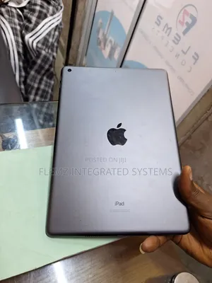 Apple iPad 10.2 (2021) 64 GB Gray