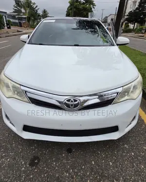 Toyota Camry XLE 4dr Sedan (2.5L 4cyl 6A) 2014 White