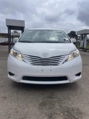 Toyota Sienna LE 8-Passenger 4dr Minivan (3.5L 6cyl 6A) 2014 White