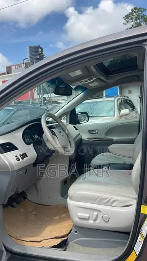Toyota Sienna 2012 Gray