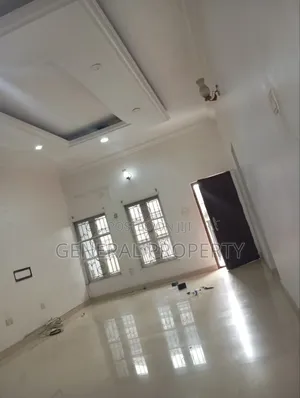 2bdrm Block of Flats in Apollo Estate Off for rent