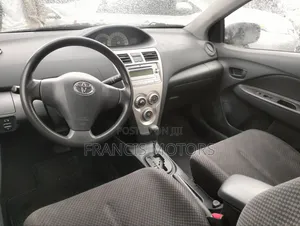 Toyota Yaris 2010 Gray