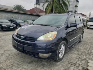 Toyota Sienna 2004 Blue